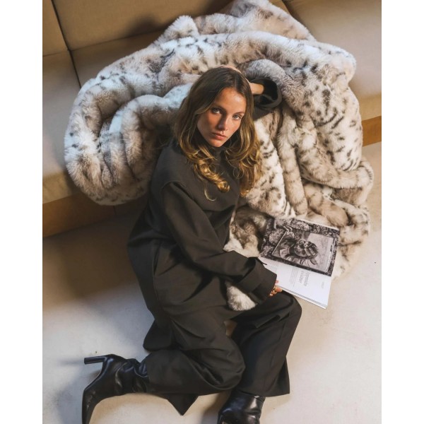 Plaid fausse fourrure léopard des neiges beige